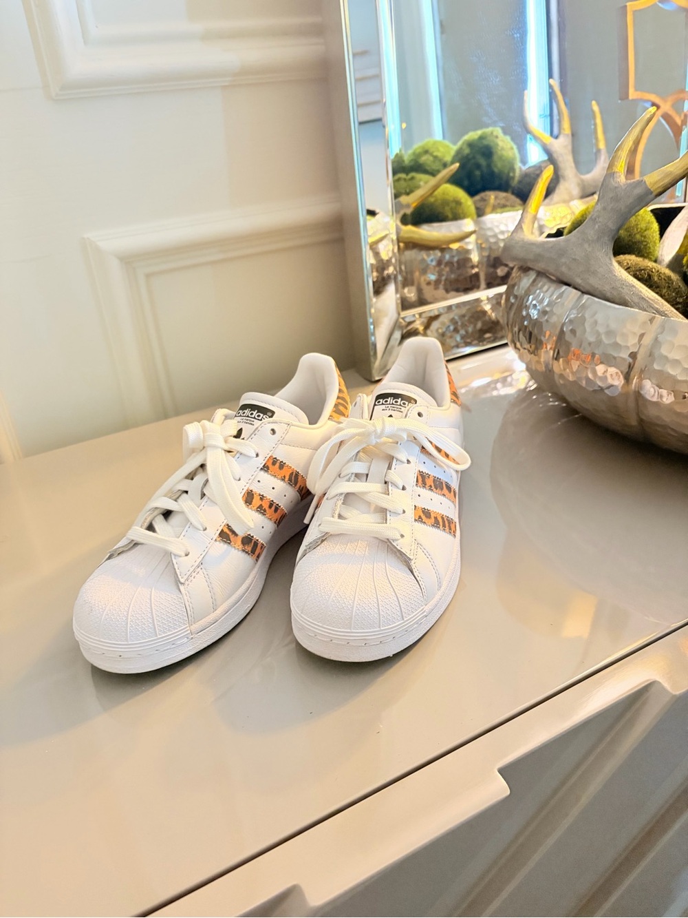 Women’s adidas original Superstar leopard print stripe sneakers sz